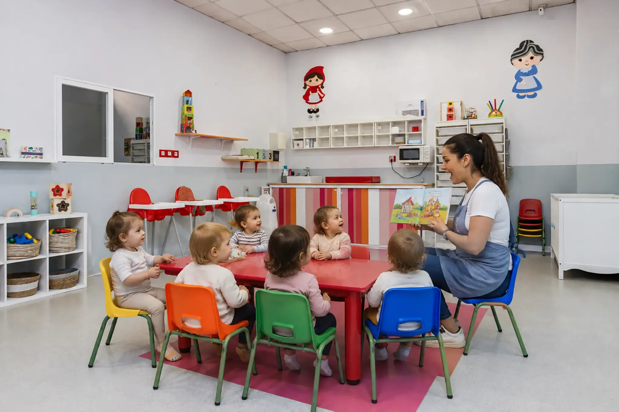 Niños jugando en la escuela